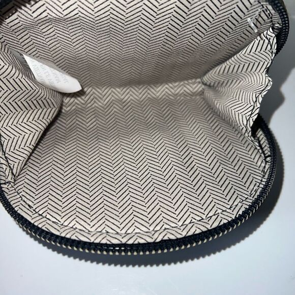 NWOT Camo Wristlet - Picture 4 of 4